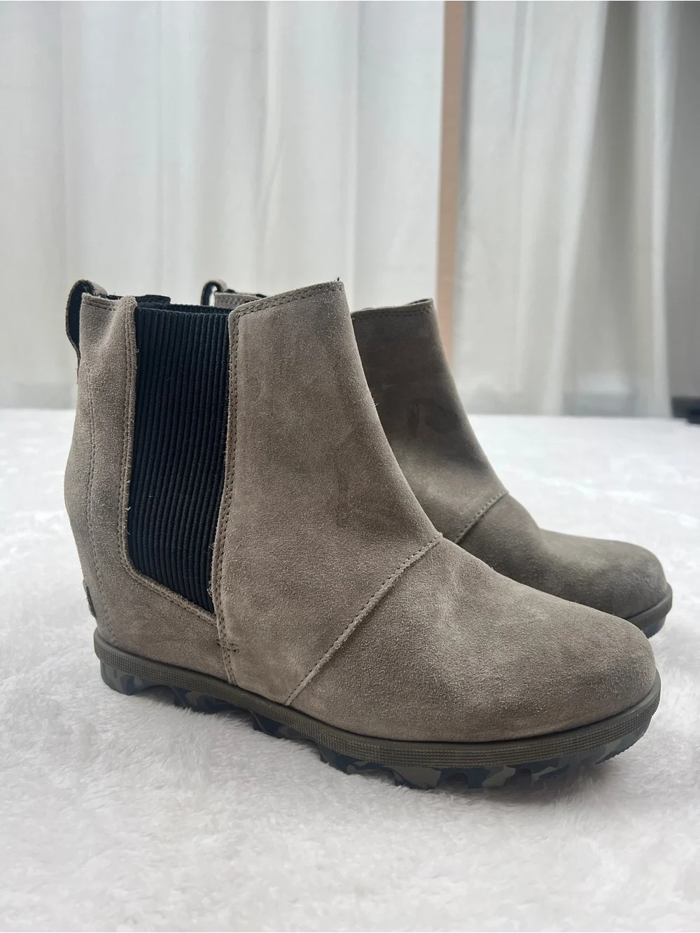 Sorel Joan of Arctic Wedge Booties Green Suede Camo Sole Women’s Size 9